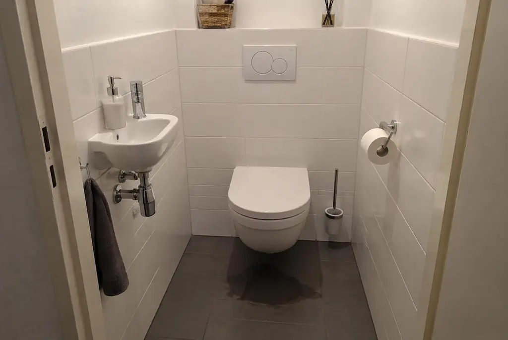 Lekdetectie Katwijk – natte vloer bij een toilet